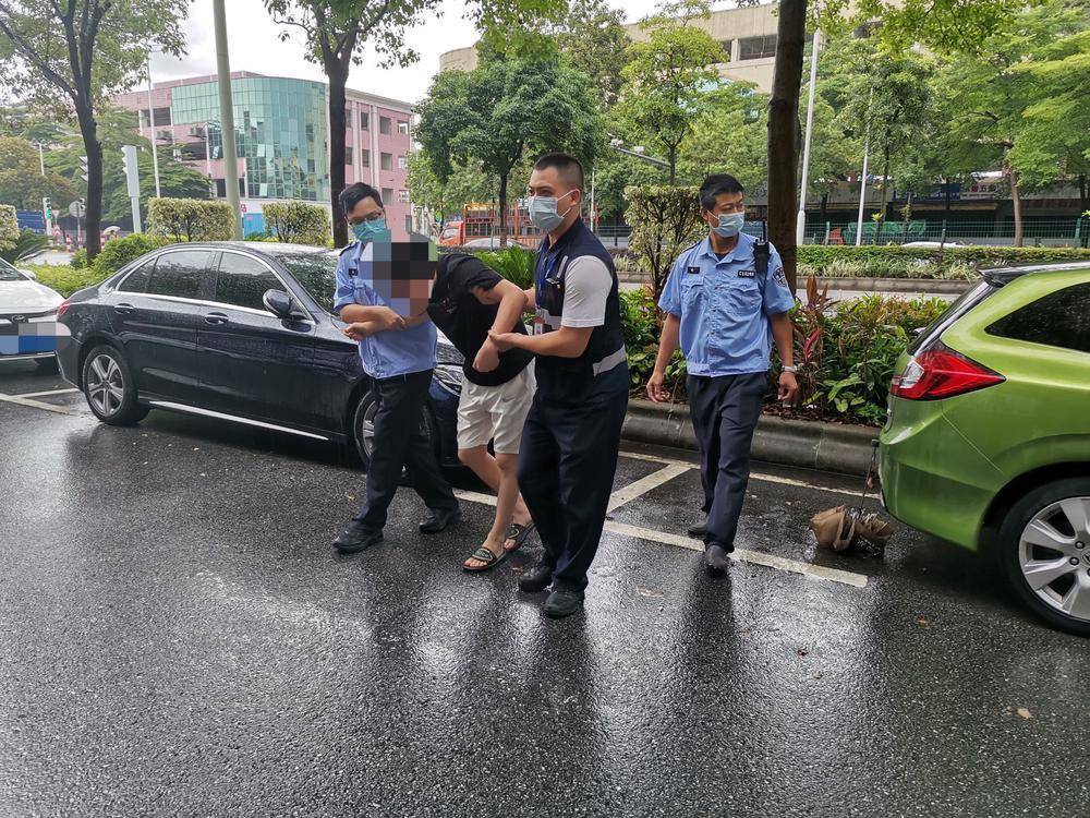 佛山顺德均安网格员时刻在线<strong></p>
<p>币安网交易</strong>，为群众服务