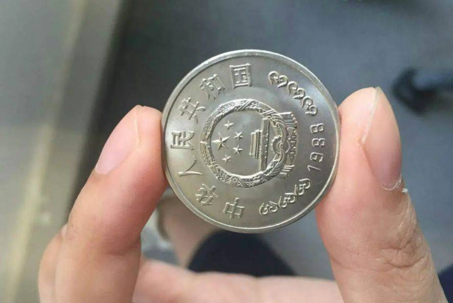 曾经被人嫌弃的1元硬币<strong></p>
<p>心币</strong>，如今成纪念币币王，建行币还在涨
