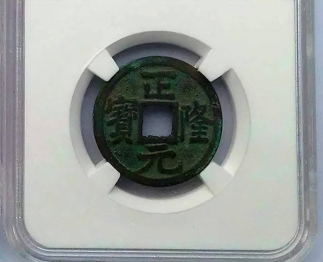入手裸币<strong></p>
<p>心币</strong>，还是评级币？从几个优，缺点对比一下