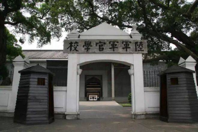 国民政府两次货币改革都成功了没有<strong></p>
<p>法币金圆券</strong>？1927年4月1日蒋汪密谈清党