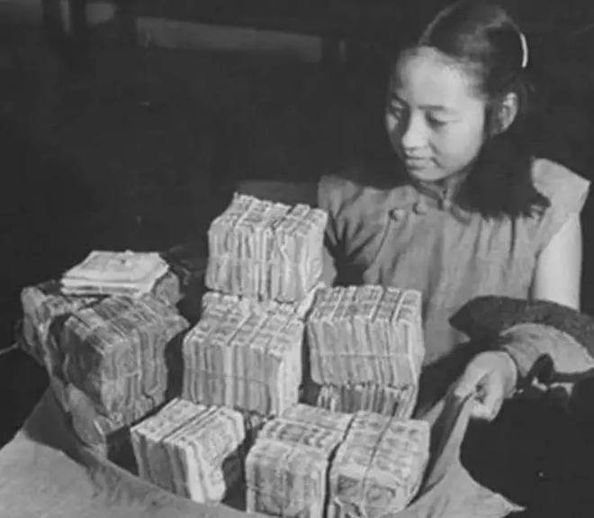 国民政府两次货币改革都成功了没有<strong></p>
<p>法币金圆券</strong>？1927年4月1日蒋汪密谈清党