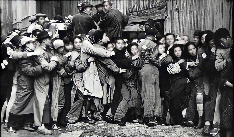 老蒋战败后<strong></p>
<p>法币金圆券</strong>，带走了无数的黄金和国宝，恨不得把整个国家都搬空
