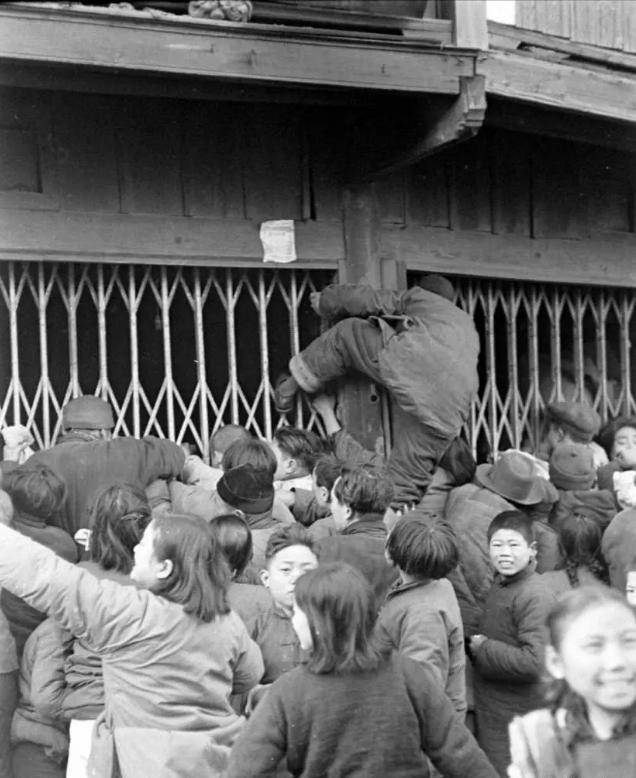 1949<strong></p>
<p>法币金圆券</strong>，陈毅在上海：所有的金融故事，背后都有个共同的逻辑～信用