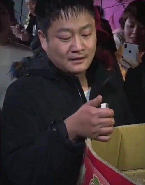 粉丝爆料石榴哥所卖石榴有虫<strong></p>
<p>币圈虫哥</strong>，看到证据，网友却留言别计较