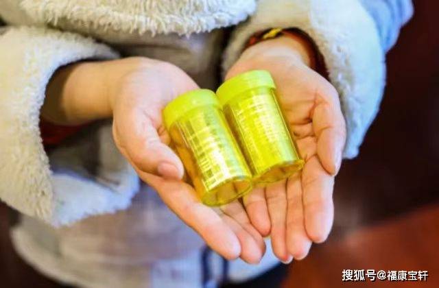 原筒的泰山纪念币打开竟是武夷山币<strong></p>
<p>原币</strong>，如何辨清“李逵与李鬼”呢