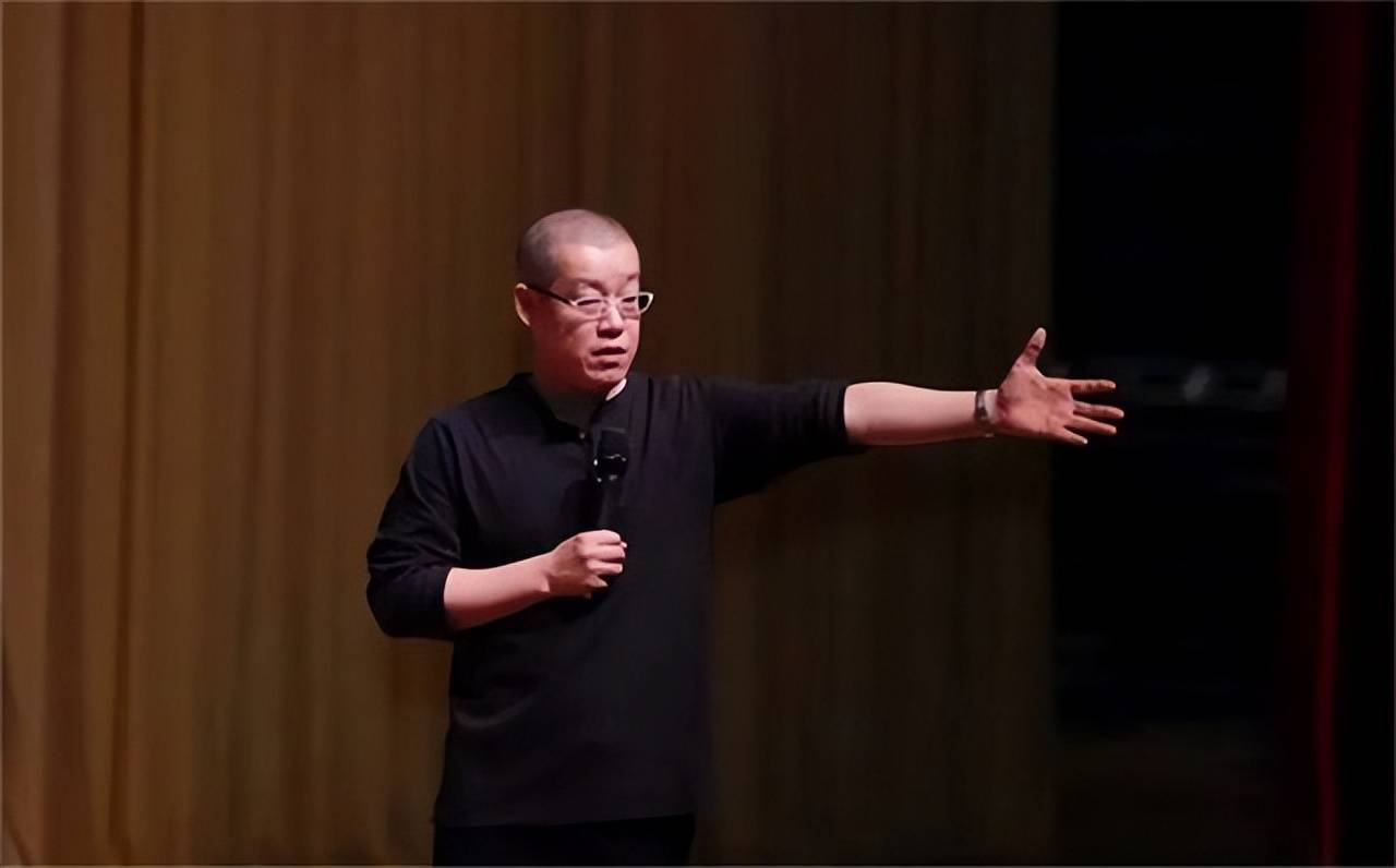 李笑来：曾拥有10万枚比特币<strong></p>
<p>底特币</strong>，套现135亿后，却称比特币是骗局