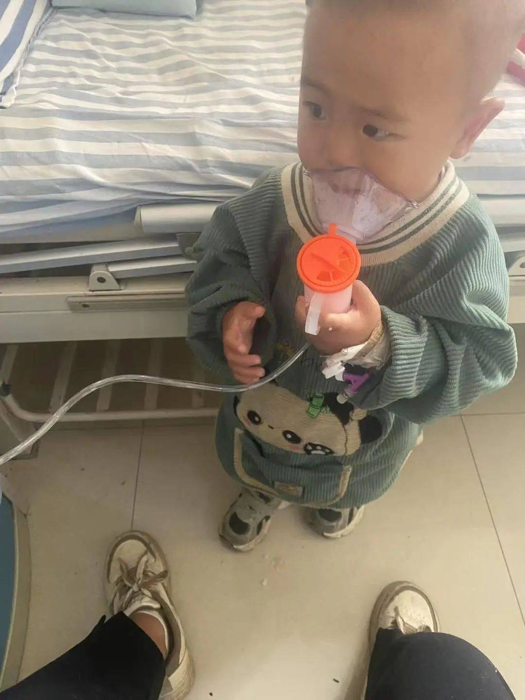 1岁男孩家门口失踪已超6天！妈妈：爷爷睡了20分钟他就不见了<strong></p>
<p>合约交易软件</strong>，孩子爸爸去年患癌去世；当地已展开地毯式搜索
