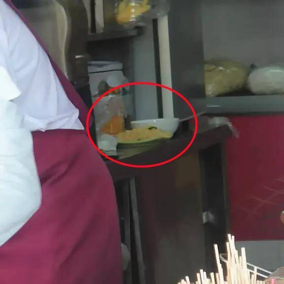 餐馆将两盘吃剩的炒饭回收并混合<strong></p>
<p>合约交易软件</strong>，顾客怀疑其重新售卖，市监：未发现证据，已令商家停业整改卫生