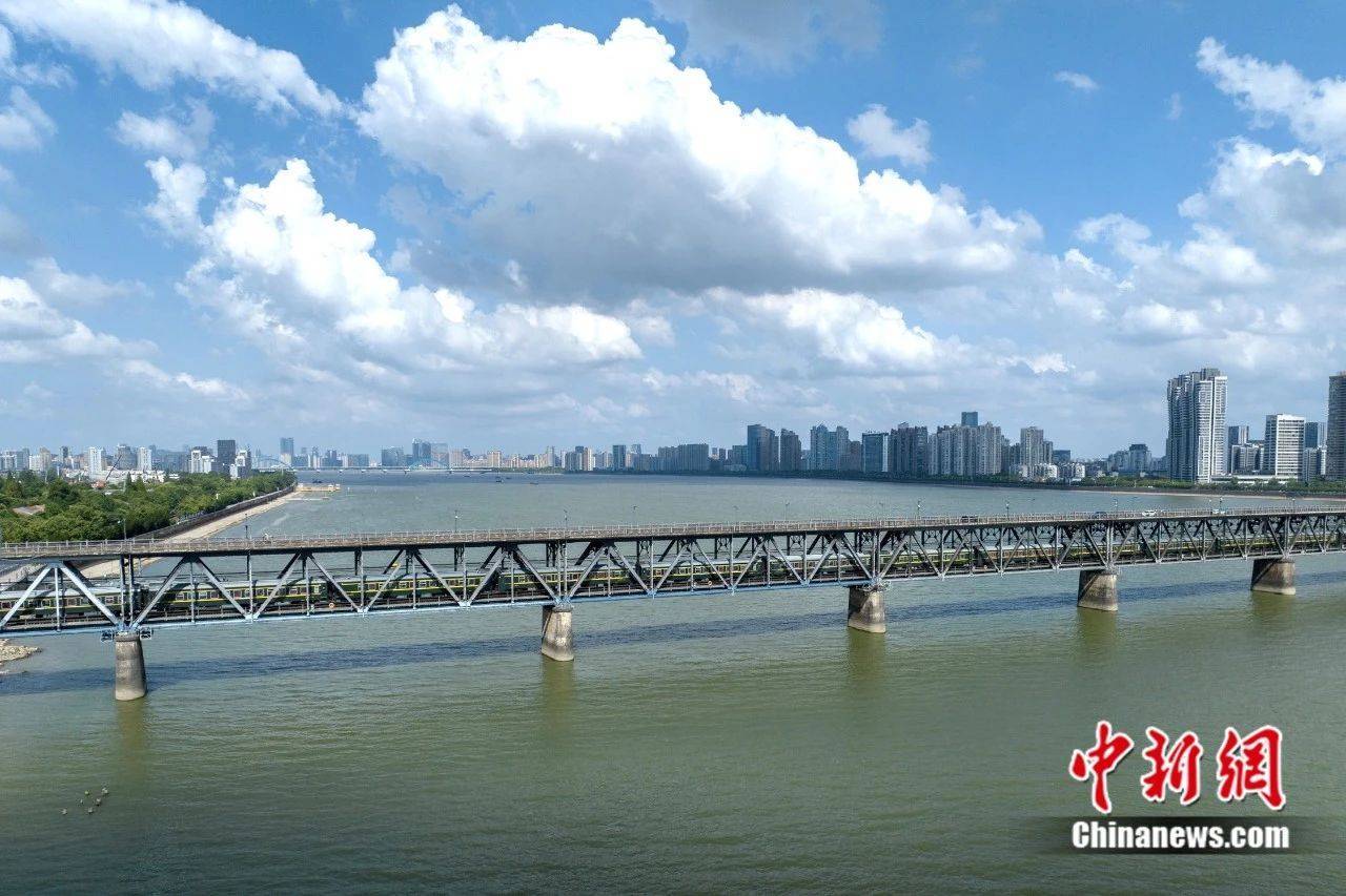 通车仅89天的钱塘江大桥<strong></p>
<p>虎币全球</strong>，茅以升为何主持将其炸毁?