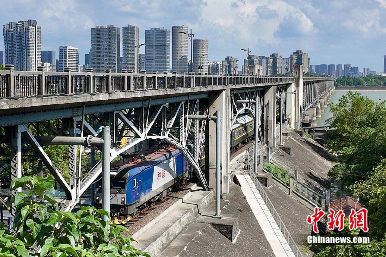 通车仅89天的钱塘江大桥<strong></p>
<p>虎币全球</strong>，茅以升为何主持将其炸毁?