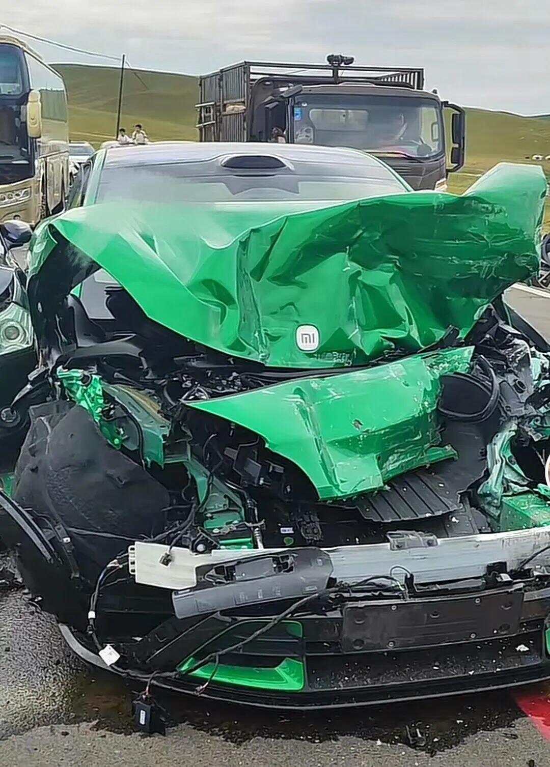 小米YU7提车3天<strong></p>
<p>虎币全球</strong>，被失控水泥罐车迎头顶撞，车主：车已报废 感觉逃过一劫
