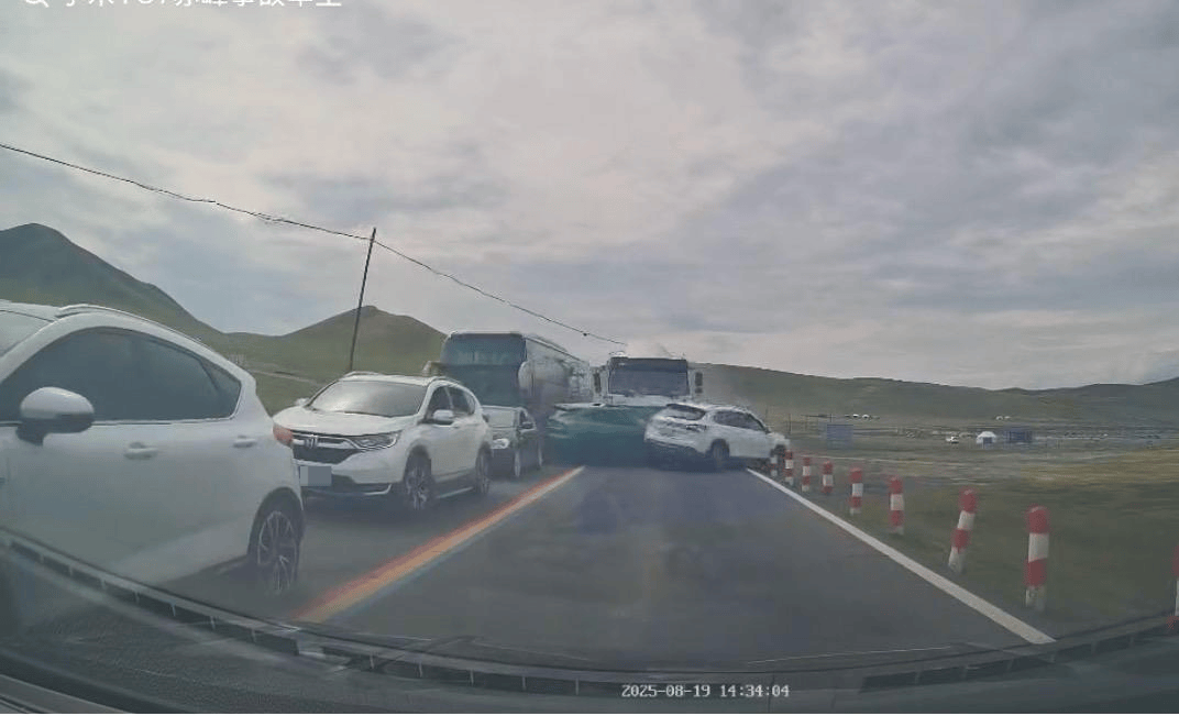 小米YU7提车3天<strong></p>
<p>虎币全球</strong>，被失控水泥罐车迎头顶撞，车主：车已报废 感觉逃过一劫