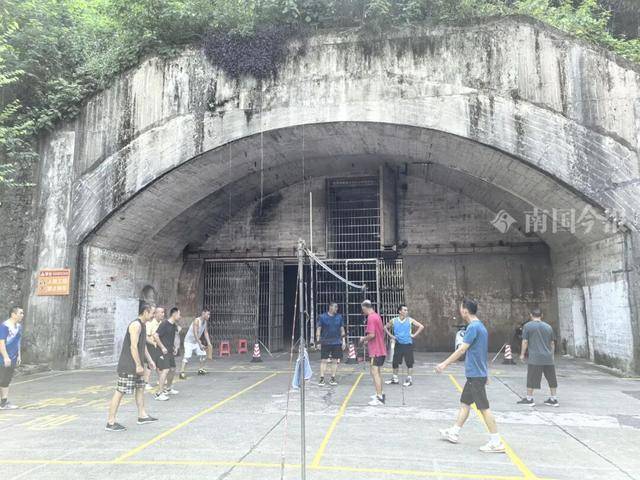 神操作！用天然溶洞停放40架飞机<strong></p>
<p>兔币</strong>，这种“绝招”可能只有柳州人干得出来！