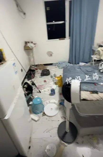 上海一房东崩溃！"00后"情侣租客失联<strong></p>
<p>币币火网莱特</strong>，打开房门直呼"辣眼睛"…