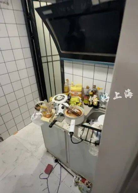 上海一房东崩溃！"00后"情侣租客失联<strong></p>
<p>币币火网莱特</strong>，打开房门直呼"辣眼睛"…