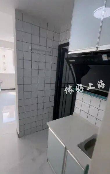 上海一房东崩溃！"00后"情侣租客失联<strong></p>
<p>币币火网莱特</strong>，打开房门直呼"辣眼睛"…