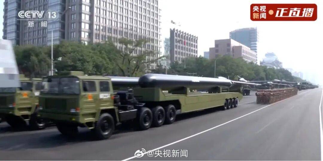 歼20S、DF61导弹<strong></p>
<p>币币火网莱特</strong>，震撼亮相！三支兵种首次亮相天安门广场，空中梯队战机起飞
