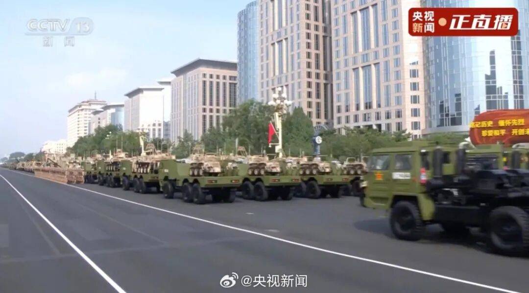 歼20S、DF61导弹<strong></p>
<p>币币火网莱特</strong>，震撼亮相！三支兵种首次亮相天安门广场，空中梯队战机起飞