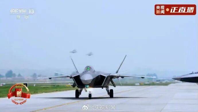 歼20S、DF61导弹<strong></p>
<p>币币火网莱特</strong>，震撼亮相！三支兵种首次亮相天安门广场，空中梯队战机起飞