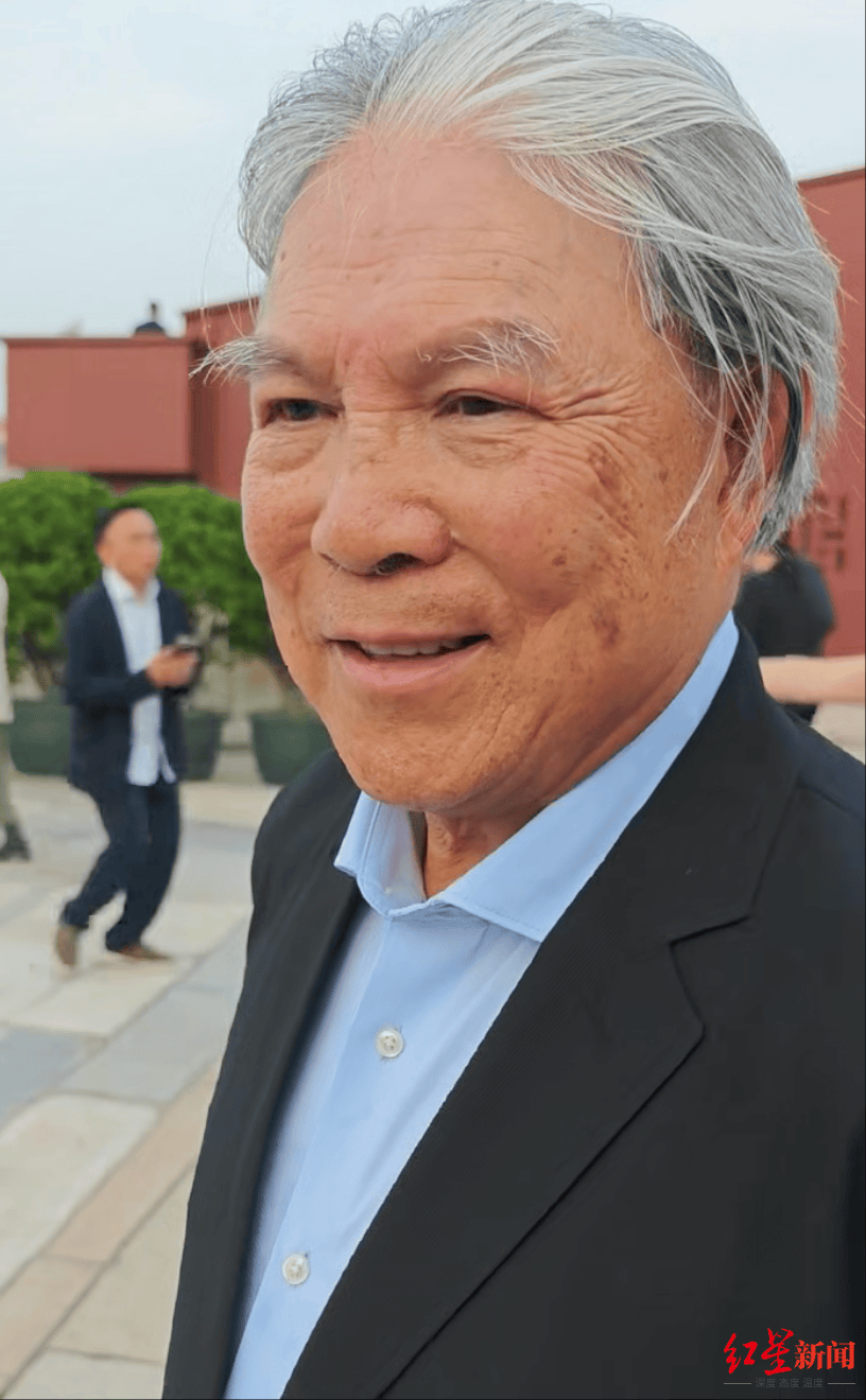 霍震霆：在阅兵仪式中<strong></p>
<p>币币火网莱特</strong>，看到了国家的国防能力和国家发展