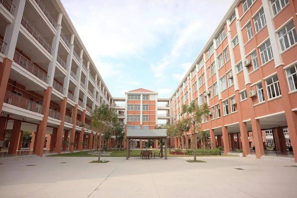 “一人收200元班费，全班近一万元要用到什么时候”？家长质疑！官方回应