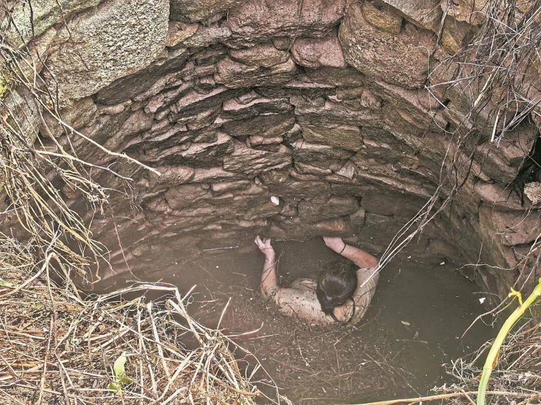 泉州坠井女子“54小时噩梦”：几条蛇爬身上<strong></p>
<p>币知</strong>，双侧肋骨骨折！绝望时靠一个信念坚持活下来……