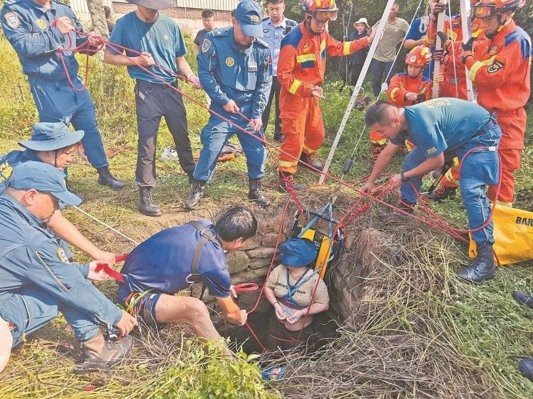 泉州坠井女子“54小时噩梦”：几条蛇爬身上<strong></p>
<p>币知</strong>，双侧肋骨骨折！绝望时靠一个信念坚持活下来……