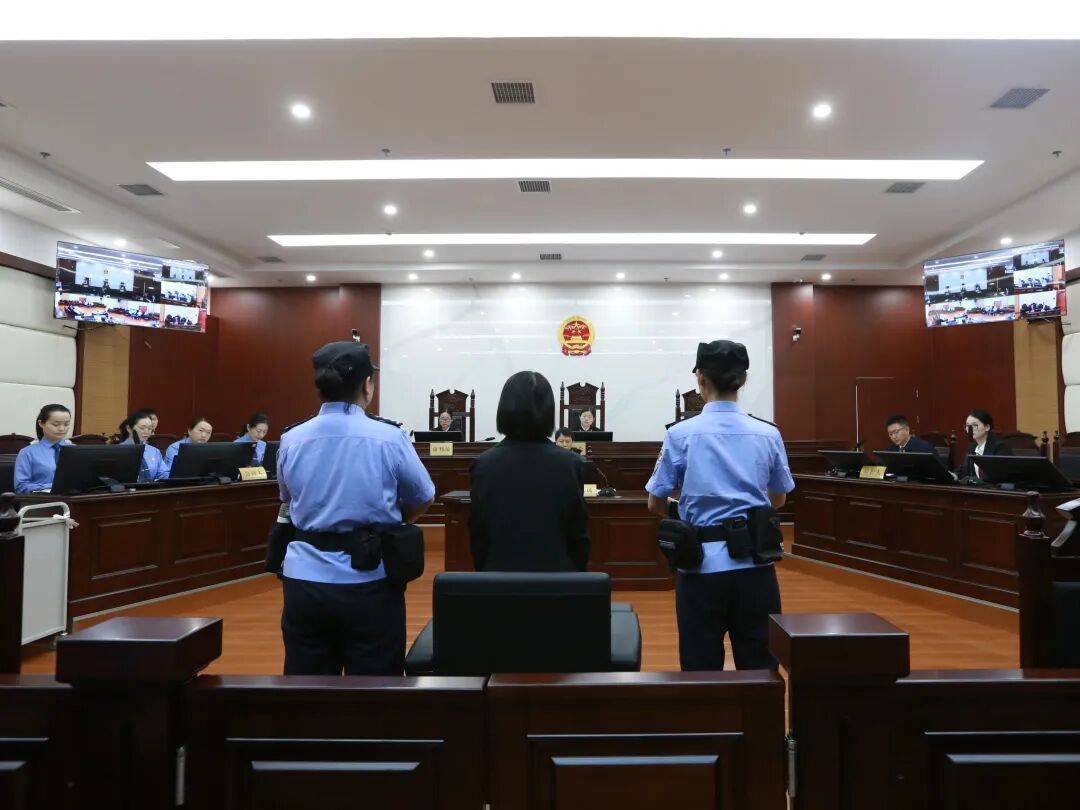 敛财5448万元<strong></p>
<p>币知</strong>，女厅官杨慧当庭认罪！“为了一栋别墅，把努力大半生的政治生命和人身自由全赔进去了”