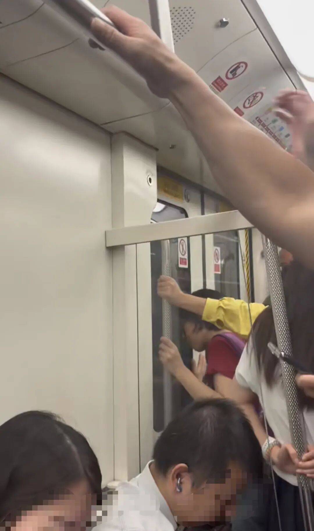 挤爆!深圳一地铁线晚高峰又出故障<strong></p>
<p>币胜</strong>,网友:快一小时三个站没走完