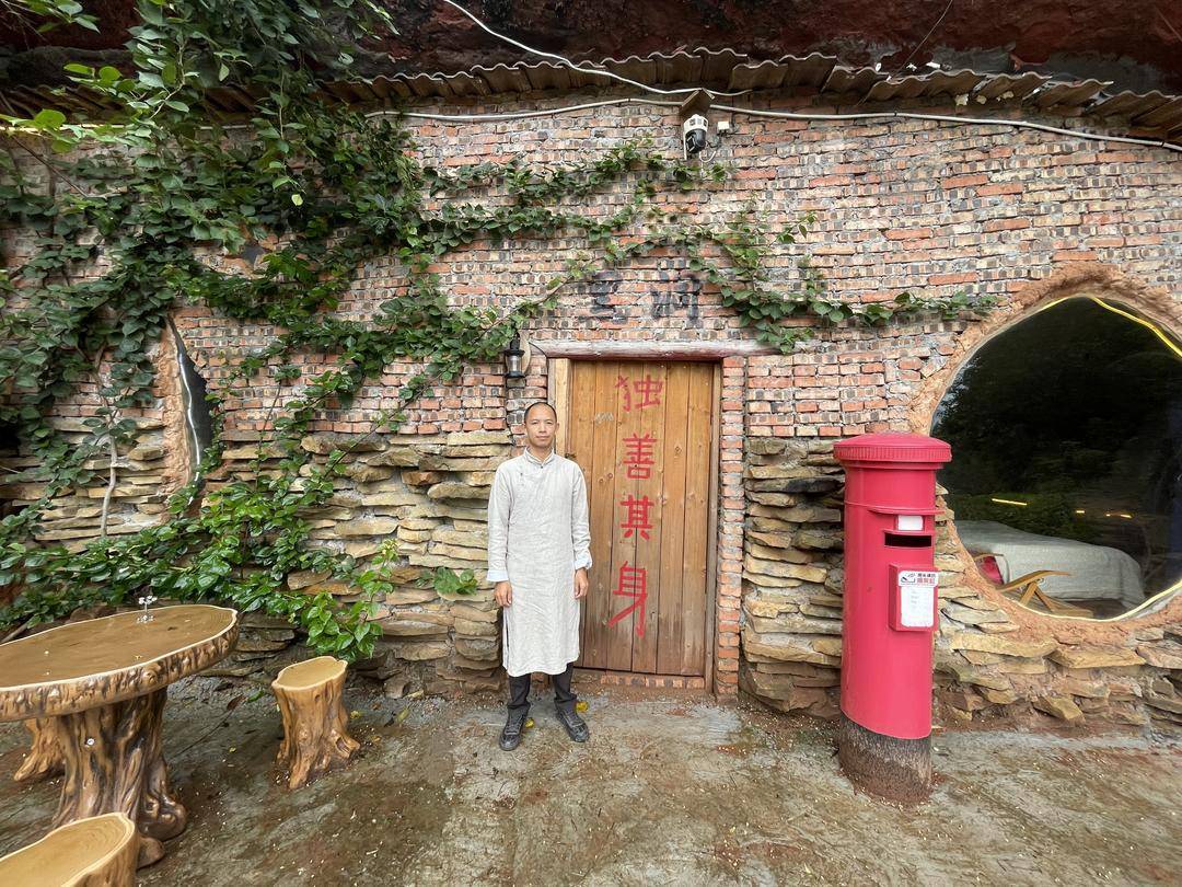 是个人选择还是另有隐情?35岁男子回乡“崖下洞居”惹争议<strong></p>
<p>币胜</strong>!|封面深镜