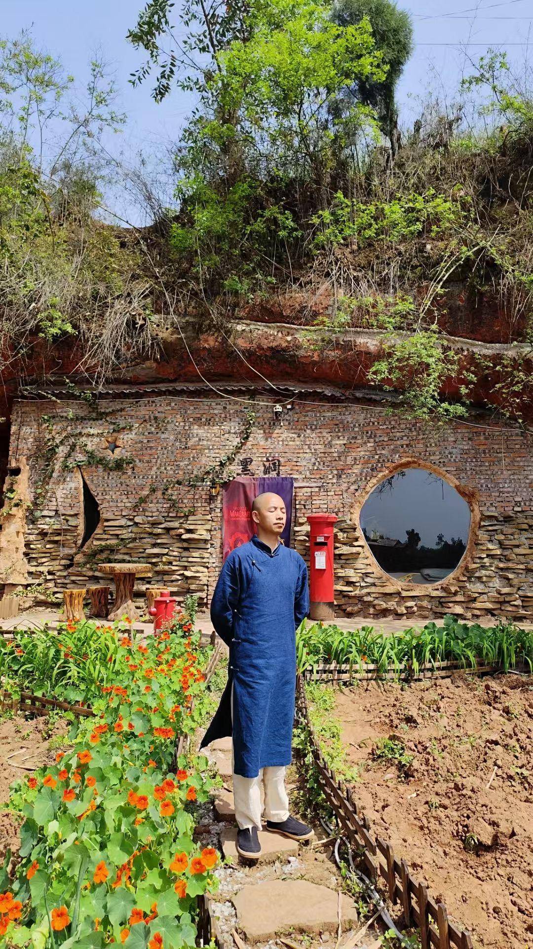 是个人选择还是另有隐情?35岁男子回乡“崖下洞居”惹争议<strong></p>
<p>币胜</strong>!|封面深镜