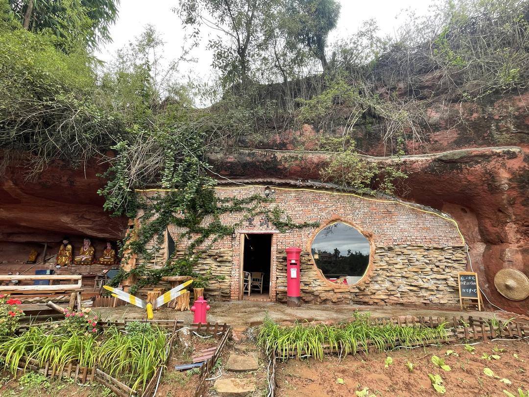 是个人选择还是另有隐情?35岁男子回乡“崖下洞居”惹争议<strong></p>
<p>币胜</strong>!|封面深镜