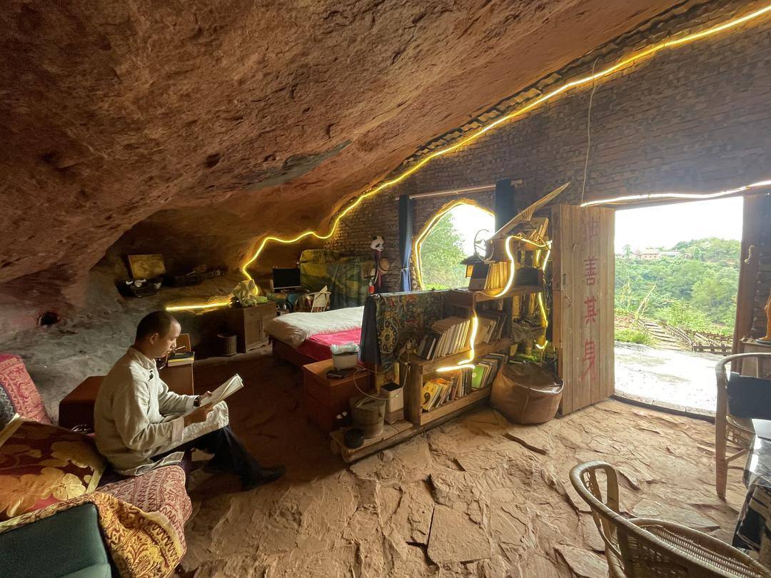 是个人选择还是另有隐情?35岁男子回乡“崖下洞居”惹争议<strong></p>
<p>币胜</strong>!|封面深镜