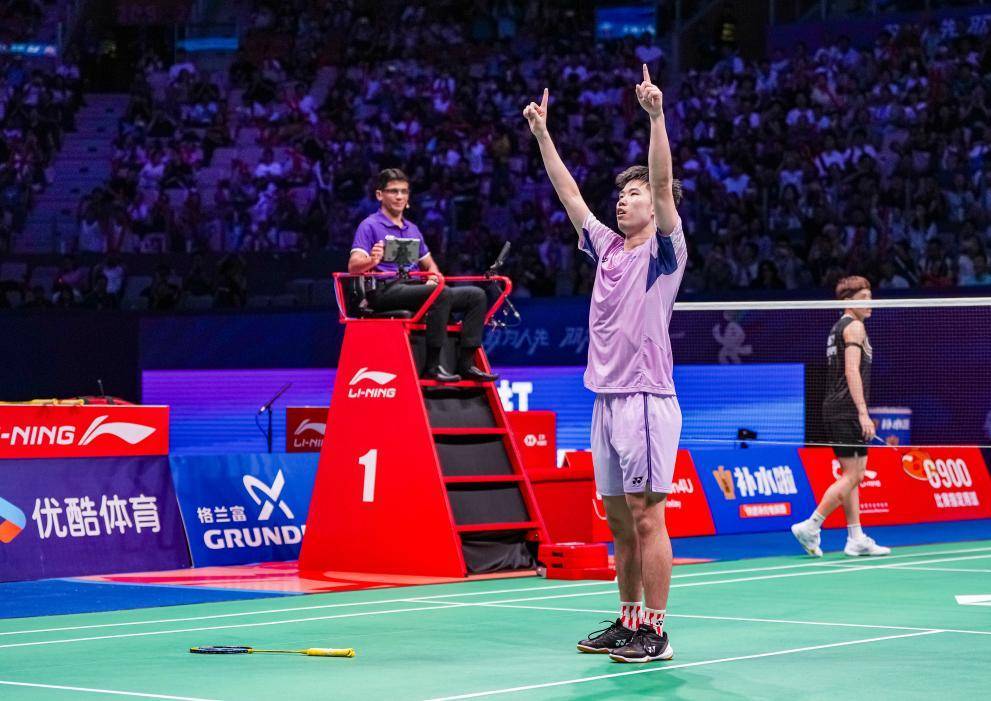 中国羽毛球大师赛：国羽斩获男单、女双冠军