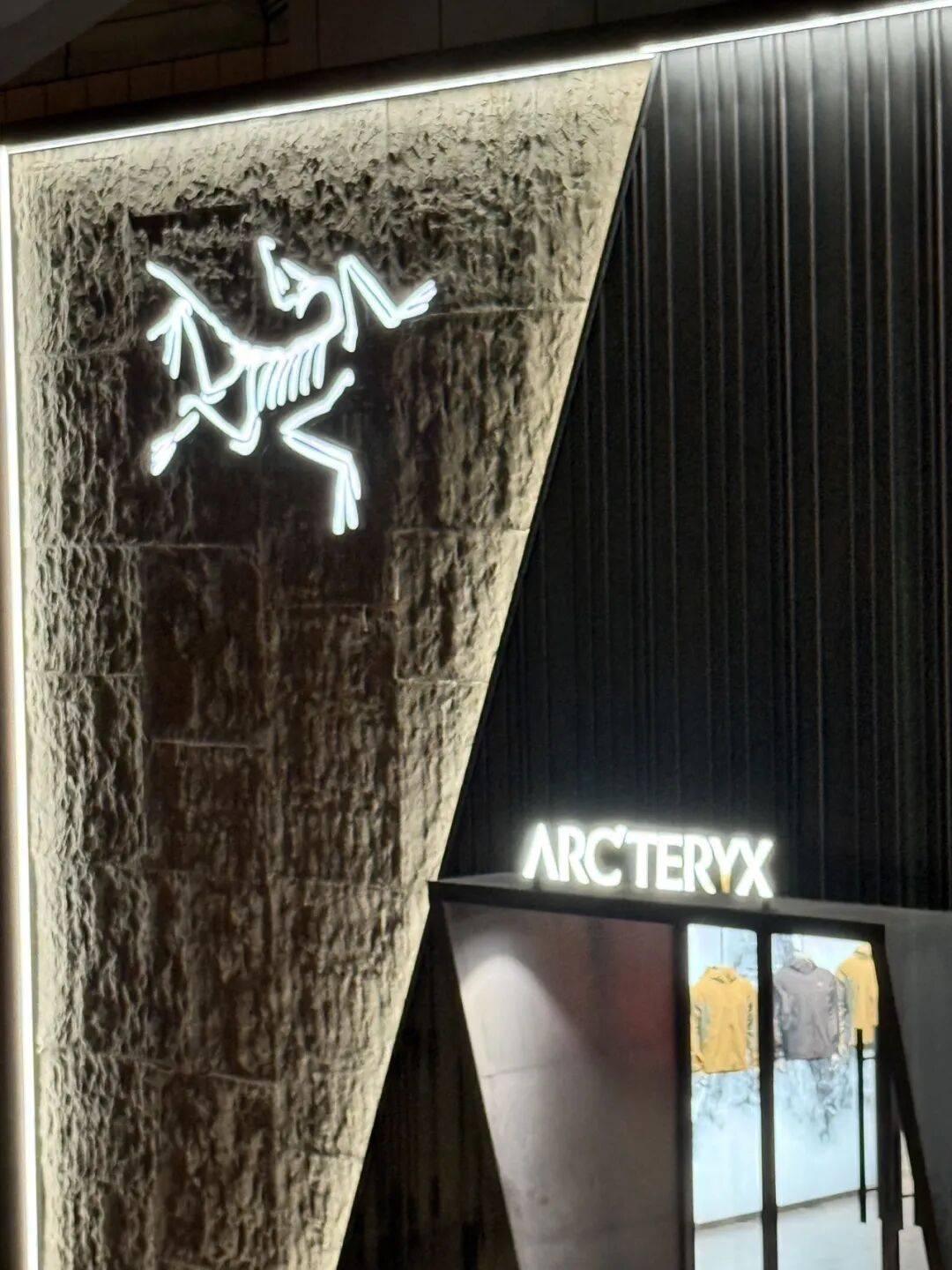 消费者开始退货<strong></p>
<p>盛源币</strong>！始祖鸟又被曝海内外道歉内容不一致