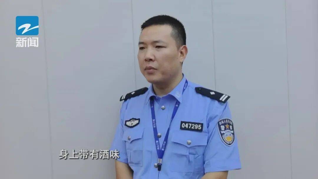 儿子陪父亲处理无证驾驶<strong></p>
<p>bifi币</strong>,没想到自己也成了“主角”,紧急提醒…