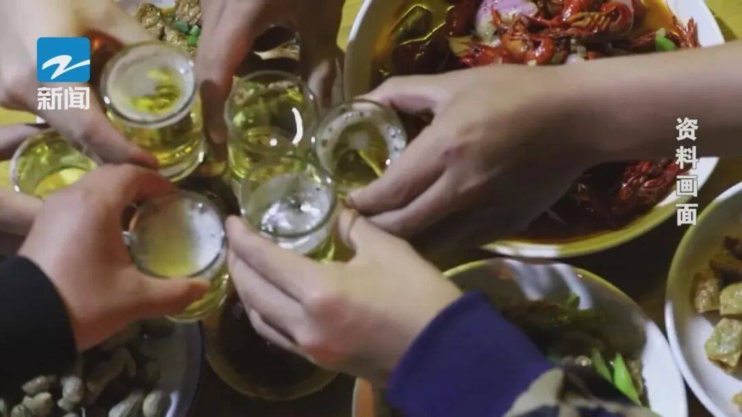 儿子陪父亲处理无证驾驶<strong></p>
<p>bifi币</strong>,没想到自己也成了“主角”,紧急提醒…