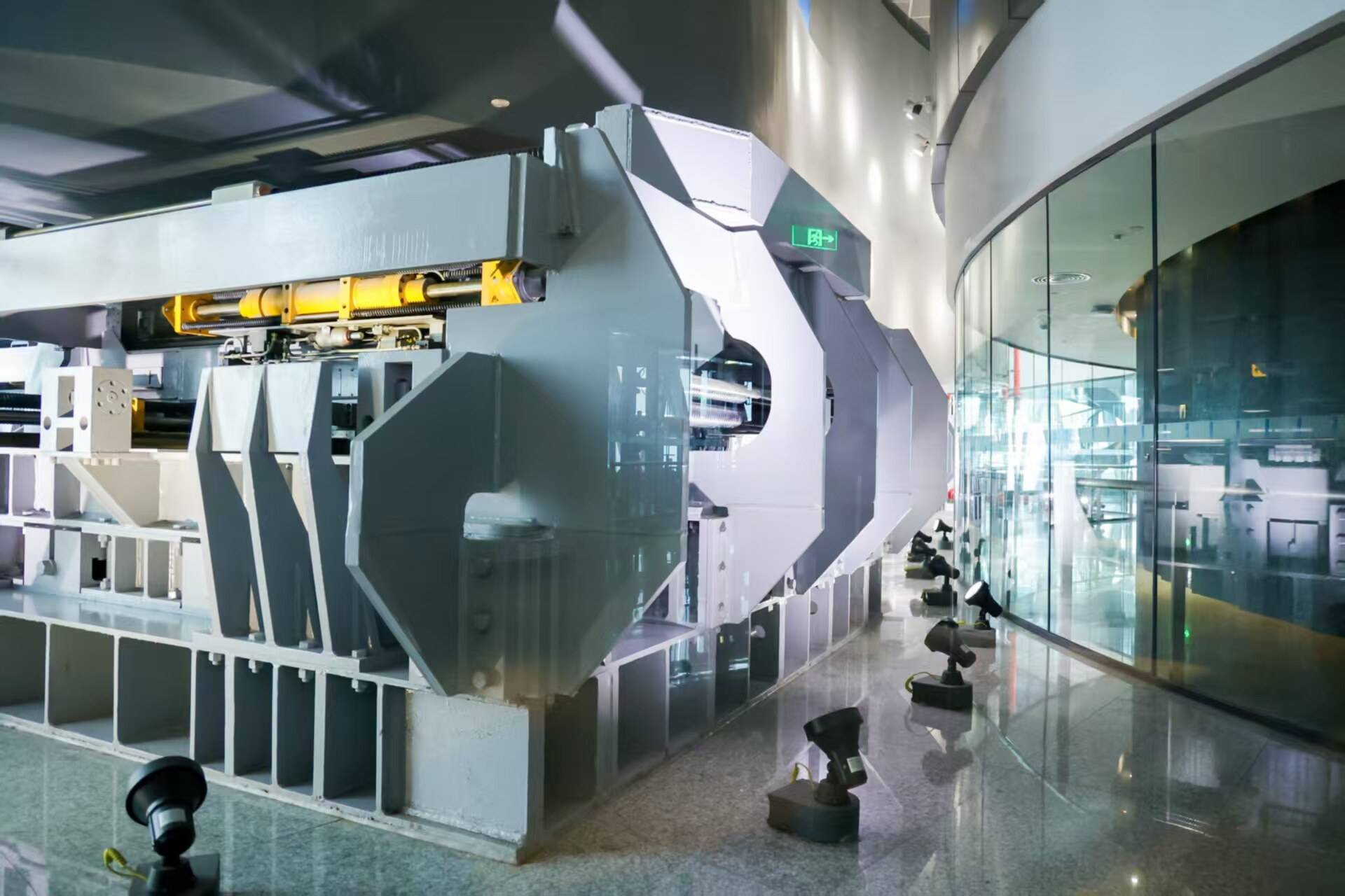 超强台风来袭<strong></p>
<p>y币冻结</strong>，广州塔“定塔神器”出现明显摆动