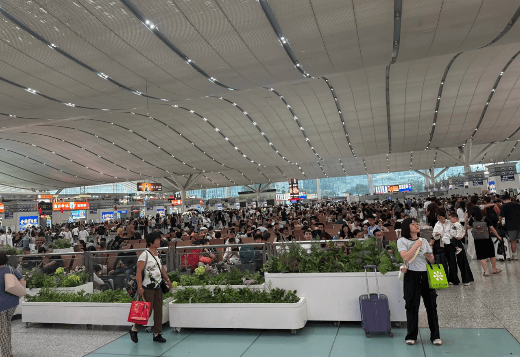 “不亚于春节回家”！凌晨5点<strong></p>
<p>寰球币乐</strong>，深圳有人已经堵在路上……