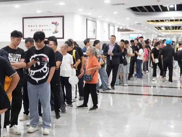 “一中午吃了550斤米”！多地政府机关食堂国庆开放<strong></p>
<p>币口袋</strong>，游客：3个人点9个菜只要58元