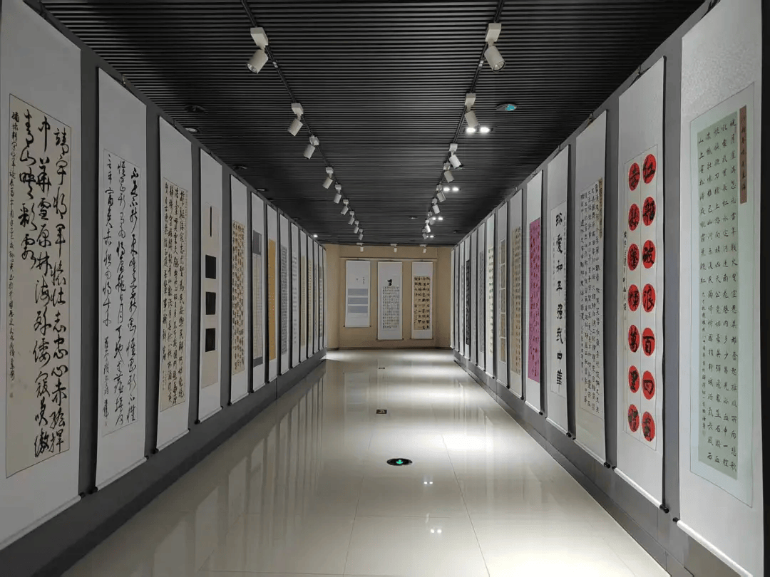 通化市举办纪念中国人民抗日战争暨世界反法西斯战争胜利80周年书画作品展