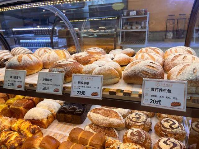 一小时售罄<strong></p>
<p>币币机</strong>!年轻人涌入医院抢面包