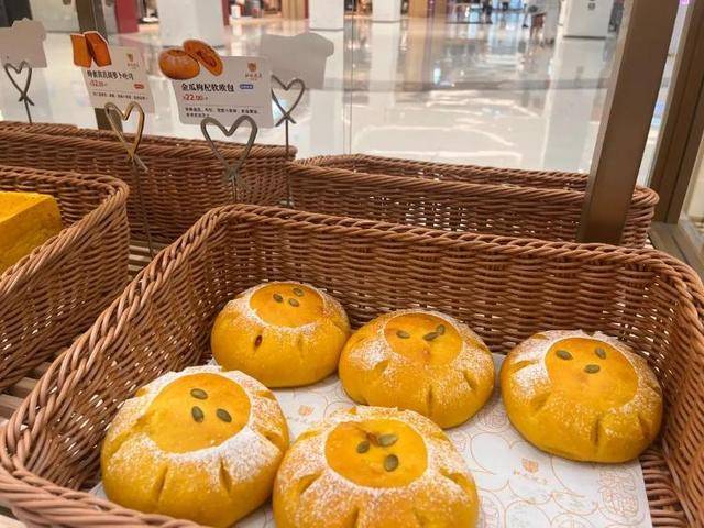 一小时售罄<strong></p>
<p>币币机</strong>!年轻人涌入医院抢面包