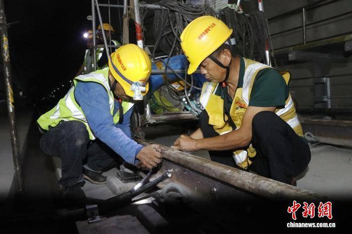 四川成都3条轨道交通线项目建设加速