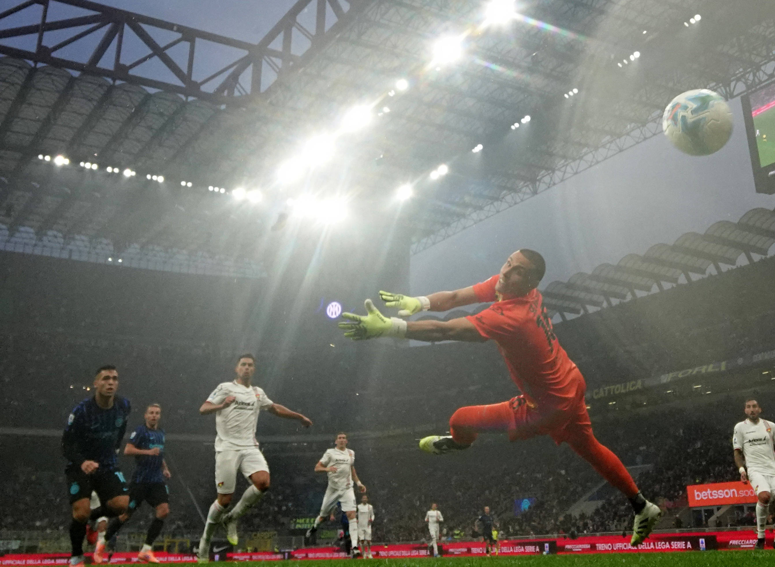 意甲：国米轻取克雷莫内塞 拉齐奥绝平都灵