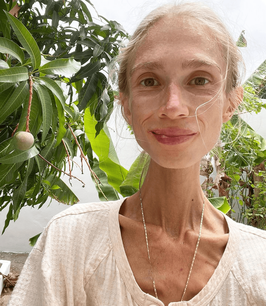 坚持只吃水果8年<strong></p>
<p>币仑</strong>,27岁波兰女子巴厘岛酒店去世:体重仅22公斤,指甲变黄牙齿腐烂