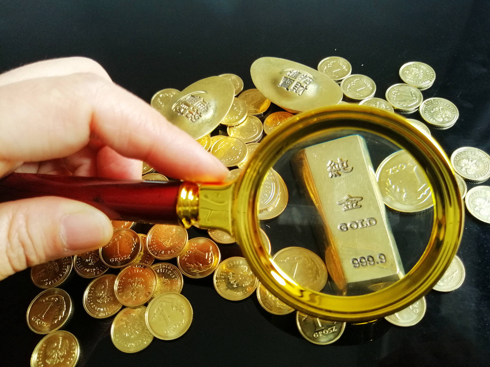 国际金价<strong></p>
<p>币仑</strong>,再创历史新高!消费者:从今年年中一直观望到十一,没想到越等越贵!机构:仍上涨空间