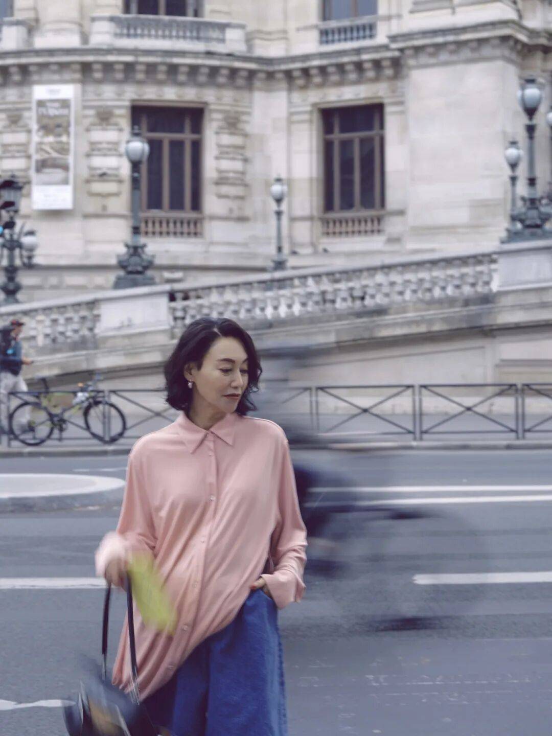 LOEWE新设计师首秀爆了<strong></p>
<p>币仑</strong>，新配色太撩人！