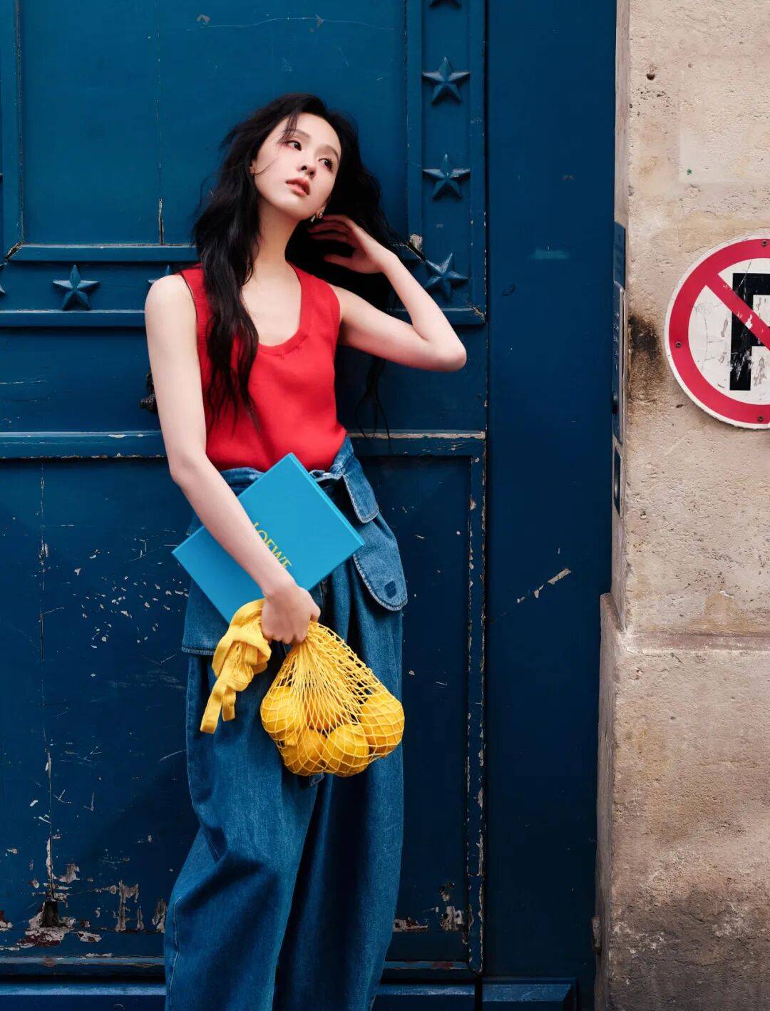 LOEWE新设计师首秀爆了<strong></p>
<p>币仑</strong>，新配色太撩人！