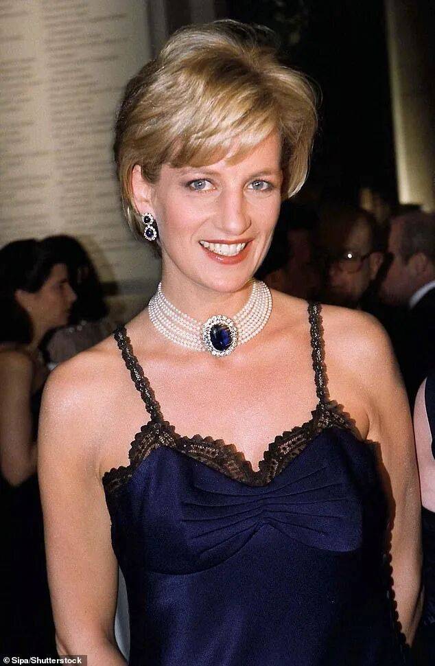 梅根巴黎炫鞋<strong></p>
<p>莱克币</strong>，却踩到戴安娜亡地！UCL停发签证反转！200名中国留子得救了…